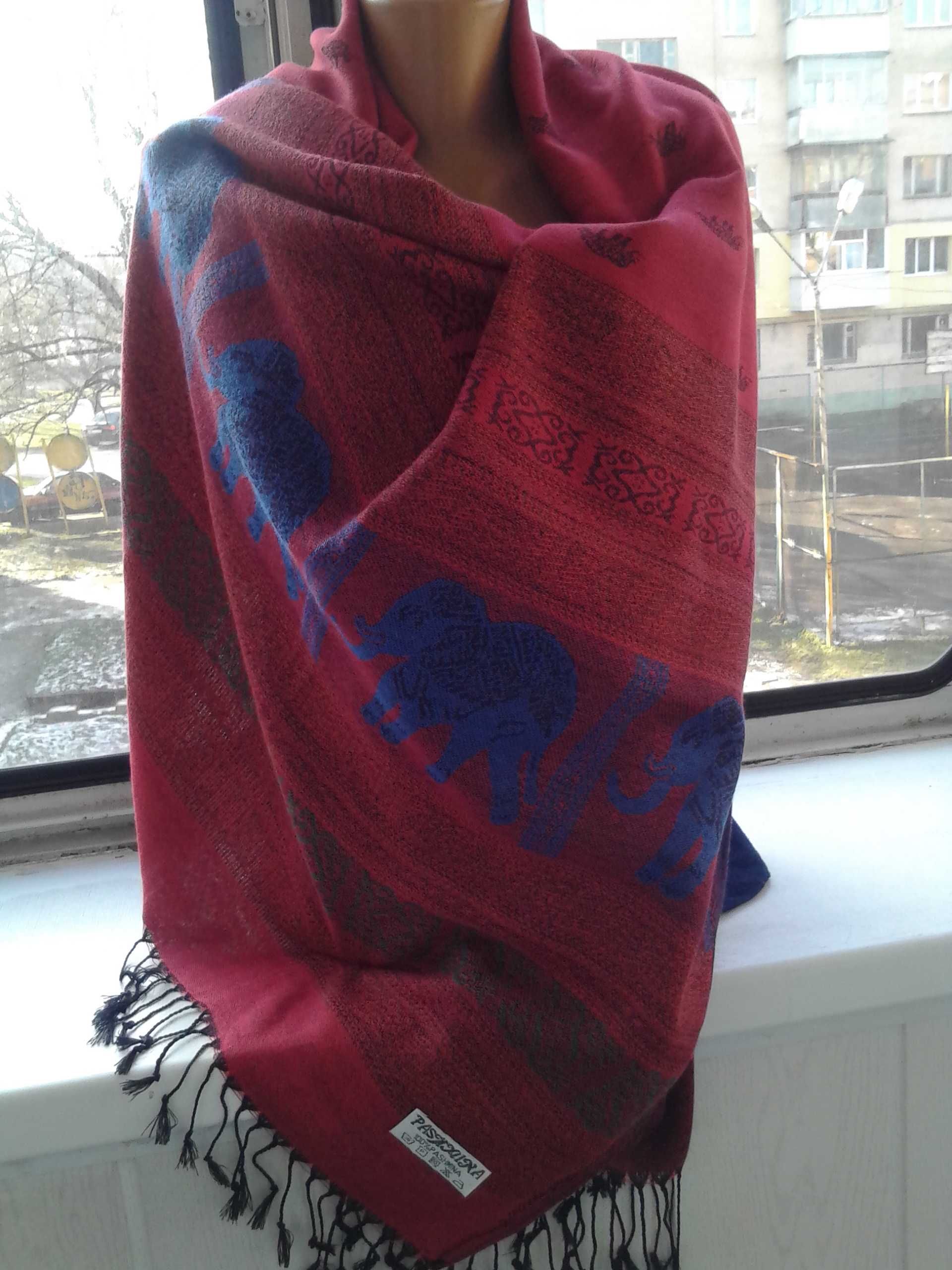 Красивый шарф палантин Pashmina.