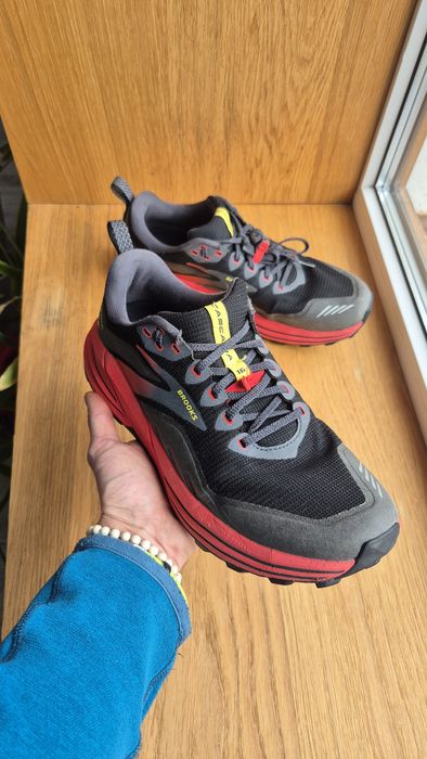 Brooks cascadia 16 44 розмір топові трейлові кроси
