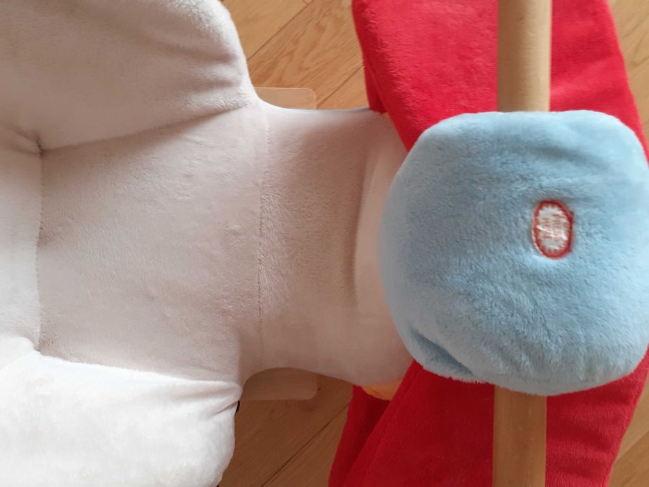 Baloiço avião de pelúcia