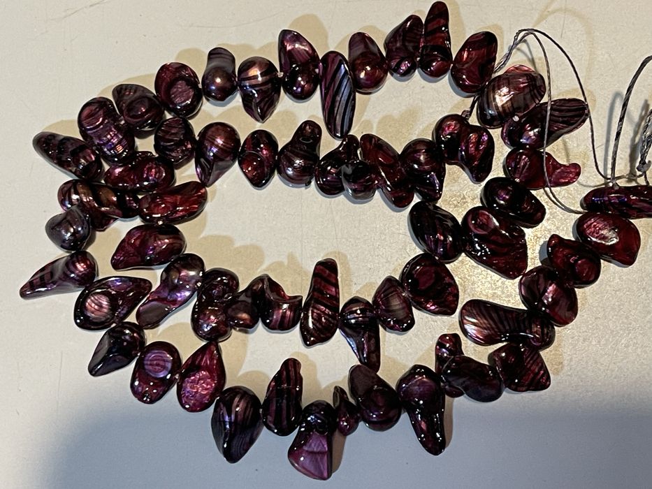 Намистини з натуральних перлів у стилі бароко