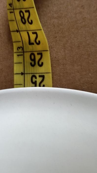 Prato às flores pintado à mão