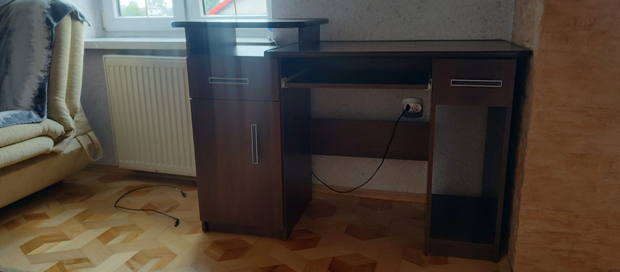 Sprzedam Biurko z szafką i szufladkami