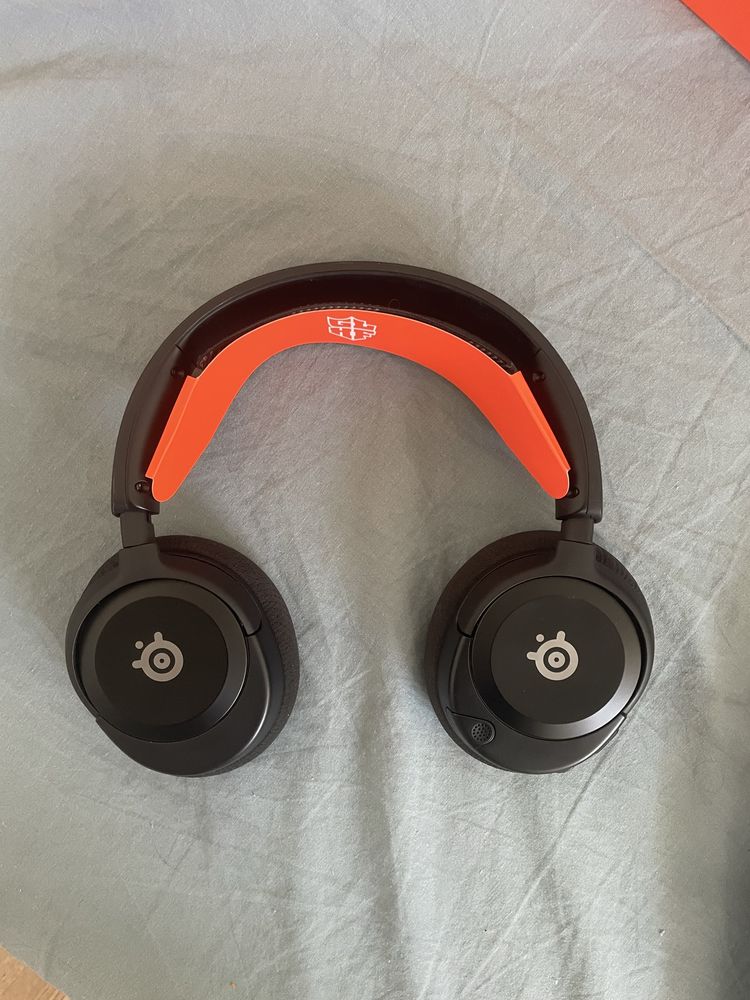 Sluchawki Steelseries Arctis Nova 1