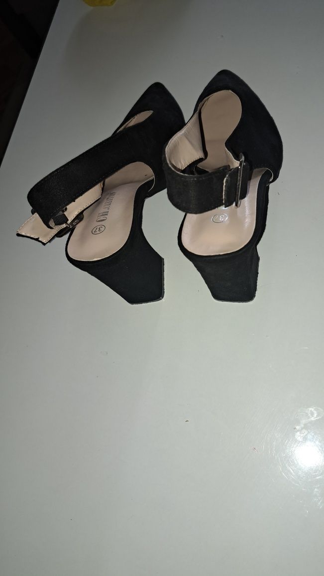Buty rozmiar 37 super stan
