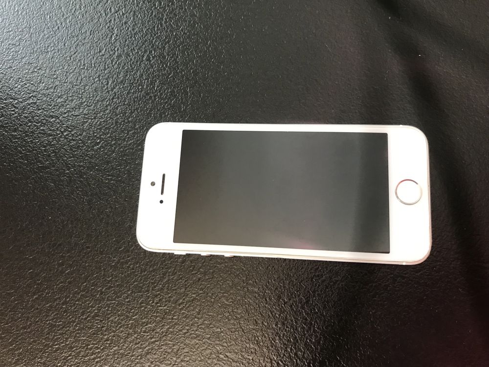 iPhone SE uszkodzony, nie włącza się
