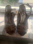 Sandalia bege salto alto