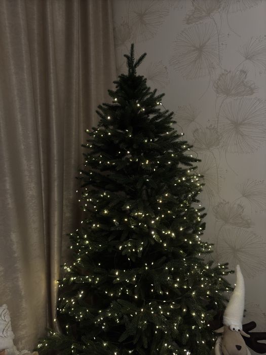 Новорічна ялинка Віденська 1.8 з гірляндою Роса