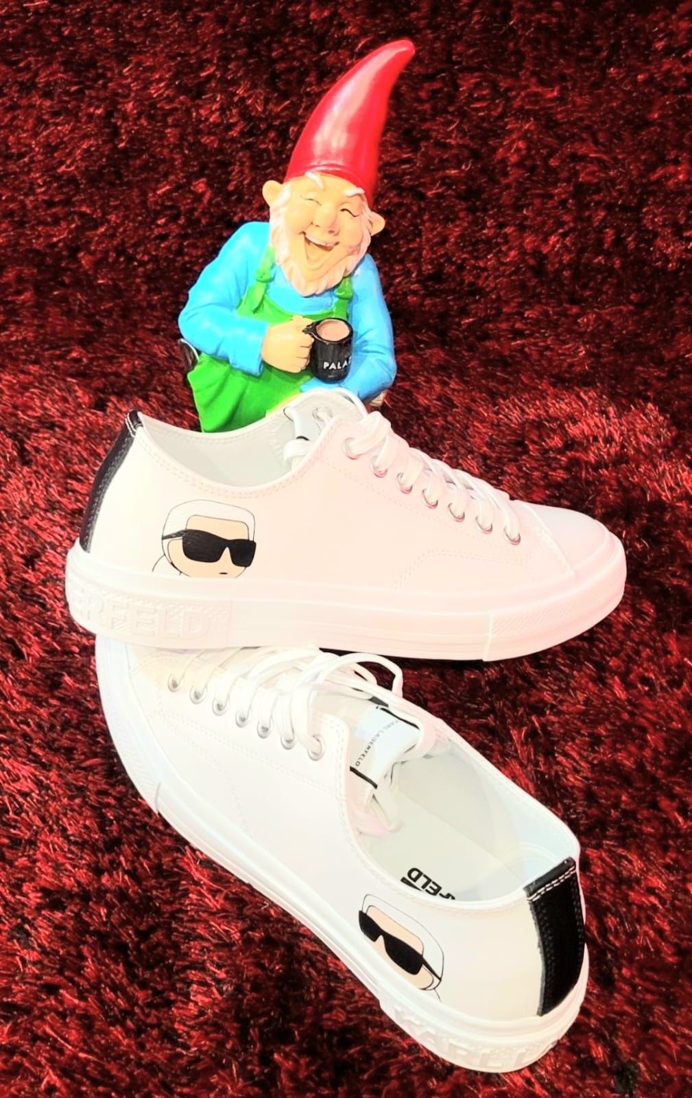 Sapatilhas KARL LAGERFELD. couro. Tamanho 40. 200€