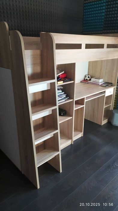 Łóżko piętrowe z wbudowana szafa