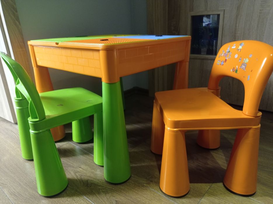 Stolik LEGO i 2 krzesła
