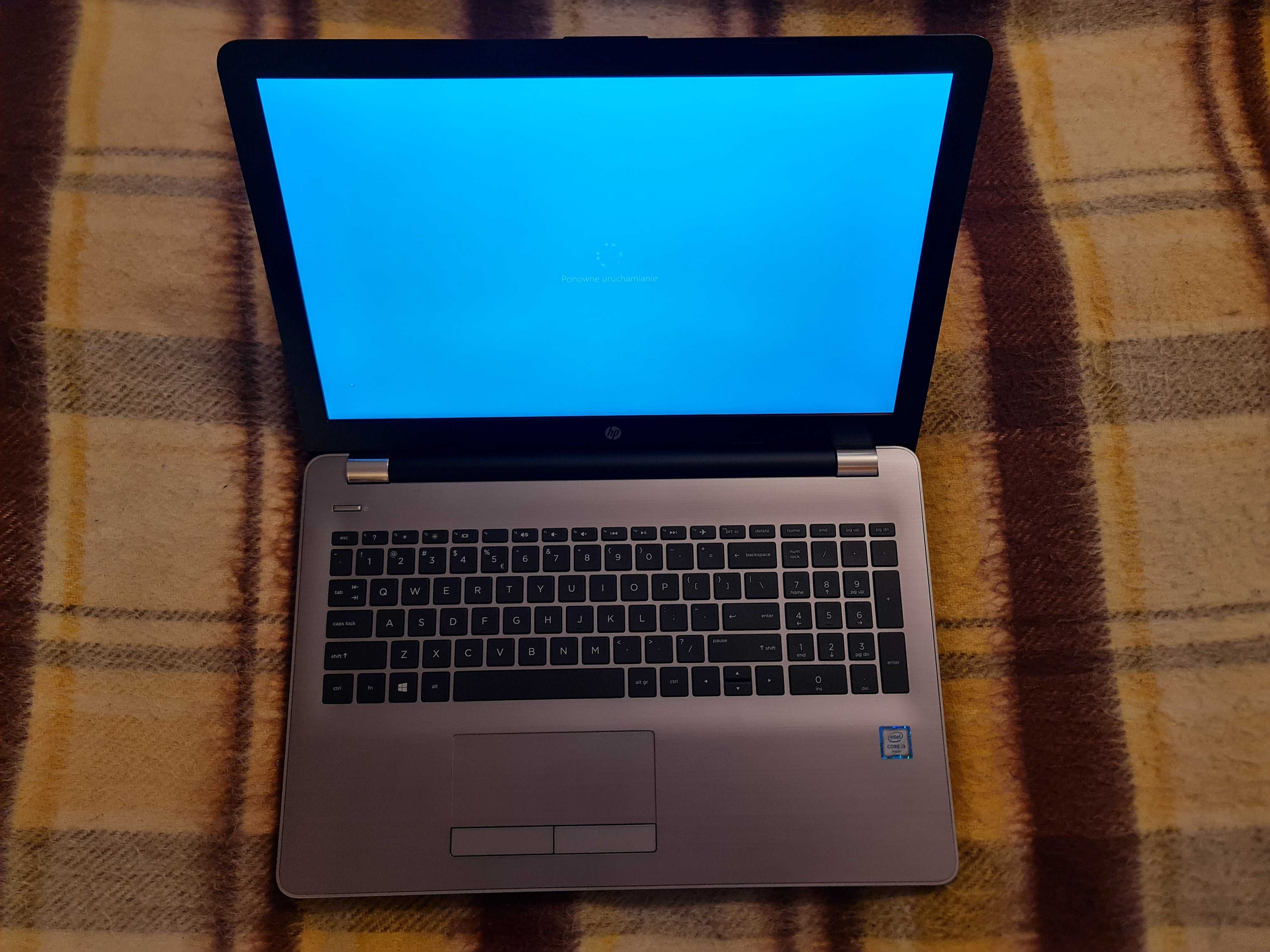 Laptop HP TPN-C129 15,6" Intel Core i3-6006U 4 GB / 1000 GB srebrny