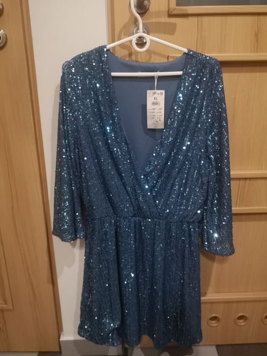 Sukienka Reserved niebieskie cekiny XL