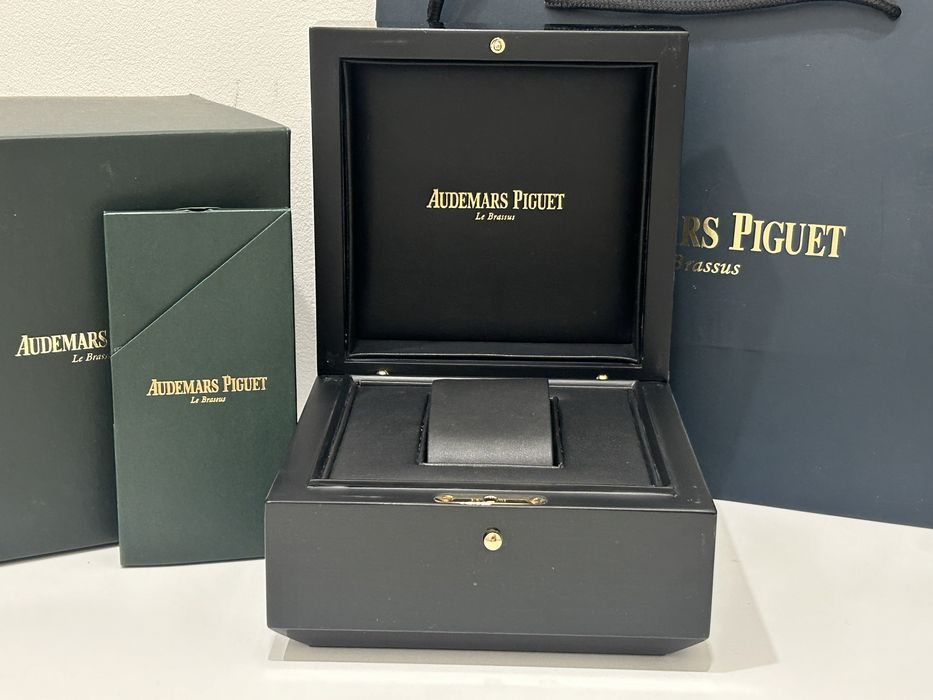 Коробки під годинники Rolex та Audemars Piguet