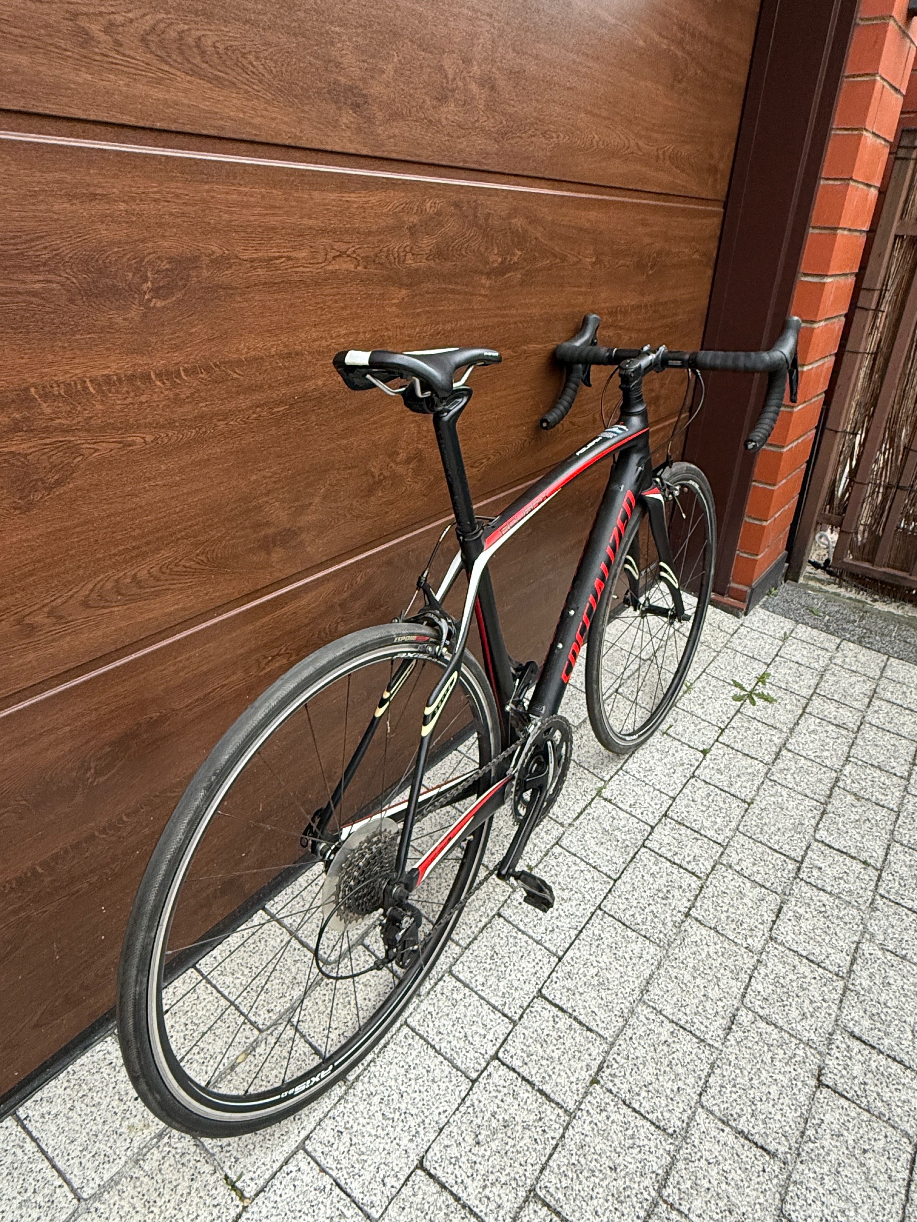Specialized Roubaix SL4 Sport.