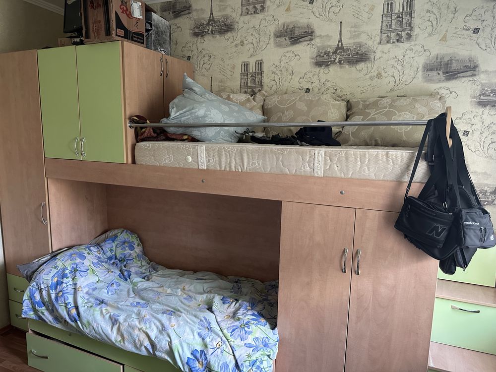 Стенка двух ярусная кровать.