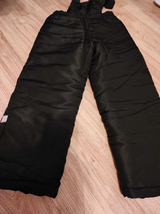 Zimowe ocieplane spodnie w rozmiarze 116