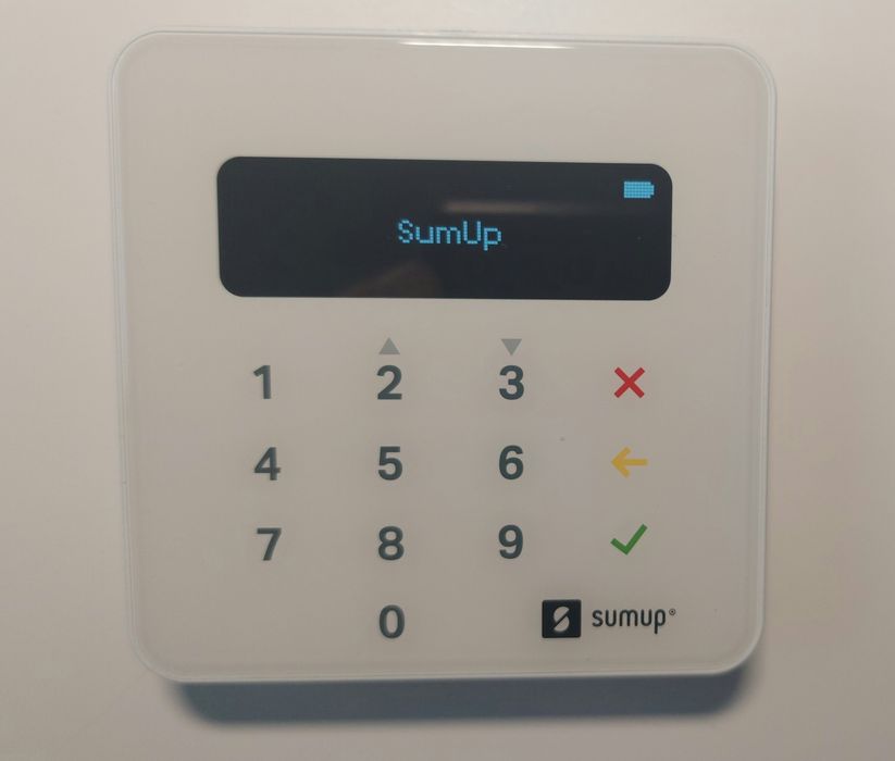 Terminal płatniczy SumUp Air z pudełkiem
