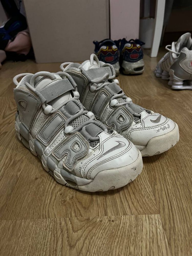 nike uptempo.