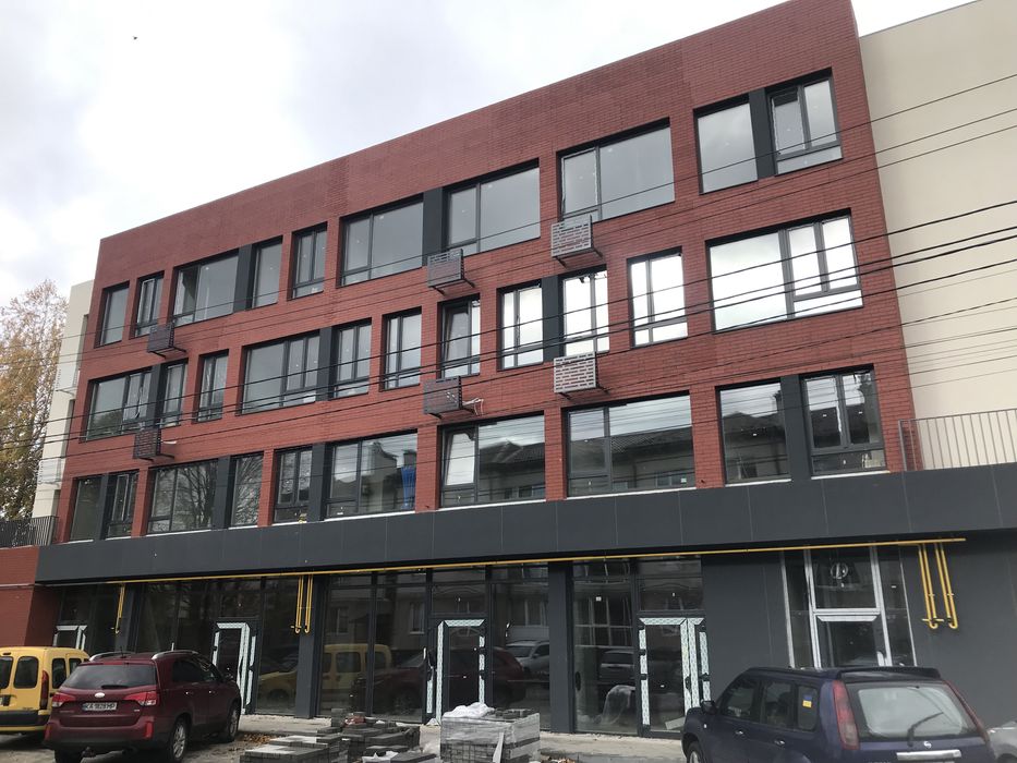 ЖК"Петрівське Містечко 2" Аптека-70 кв.м.Фасад Вітрини від забудовника