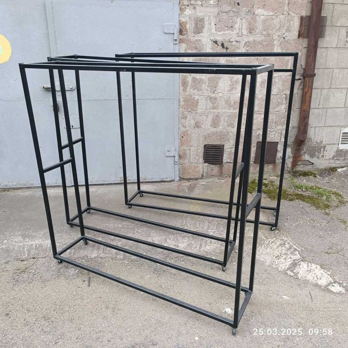 Продам Стійки - вітринні для розвішування одягу та інших товарів