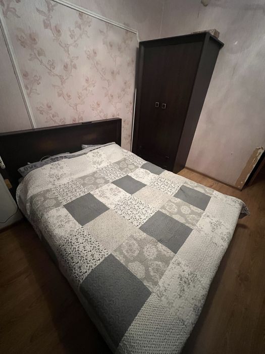 Меблі для спальні ліжко шафа комод дзеркало