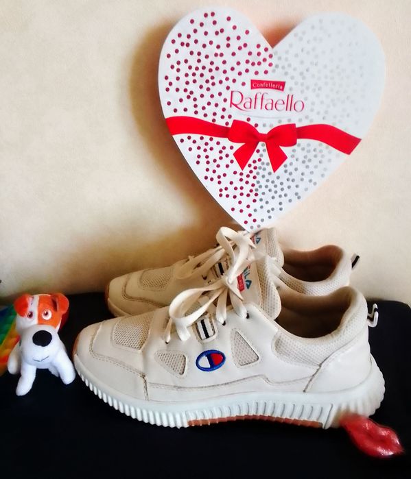 Свои стильные фирменные кроссовки. Made in Turkey. Размер 38 (25 см).