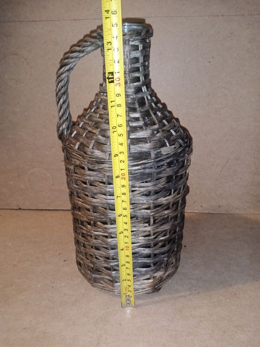 Бутиль обплетенний лозою з ручкою на 5 л.