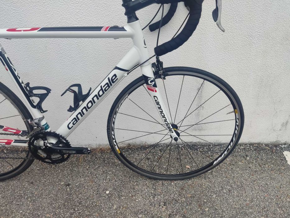 Bicicleta de estrada cannondale