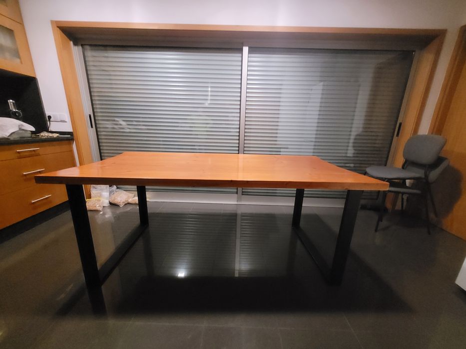 Mesa em Madeira Familiar