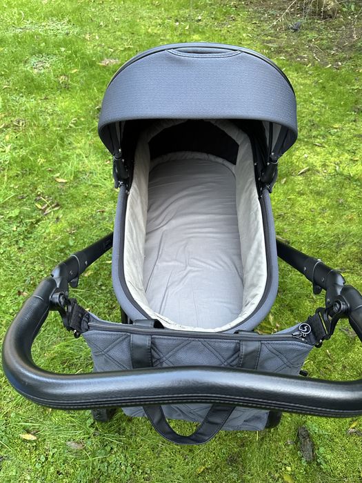 Wózek Roan Ivi 2.0 2w1 + fotelik Cybex Aton B2 + dodatki