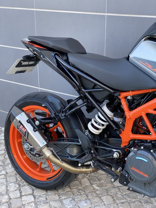 KTM Duke 390.
