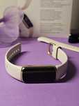 Fitbit Luxe Lunar White - найелегантніший фітнес-браслет