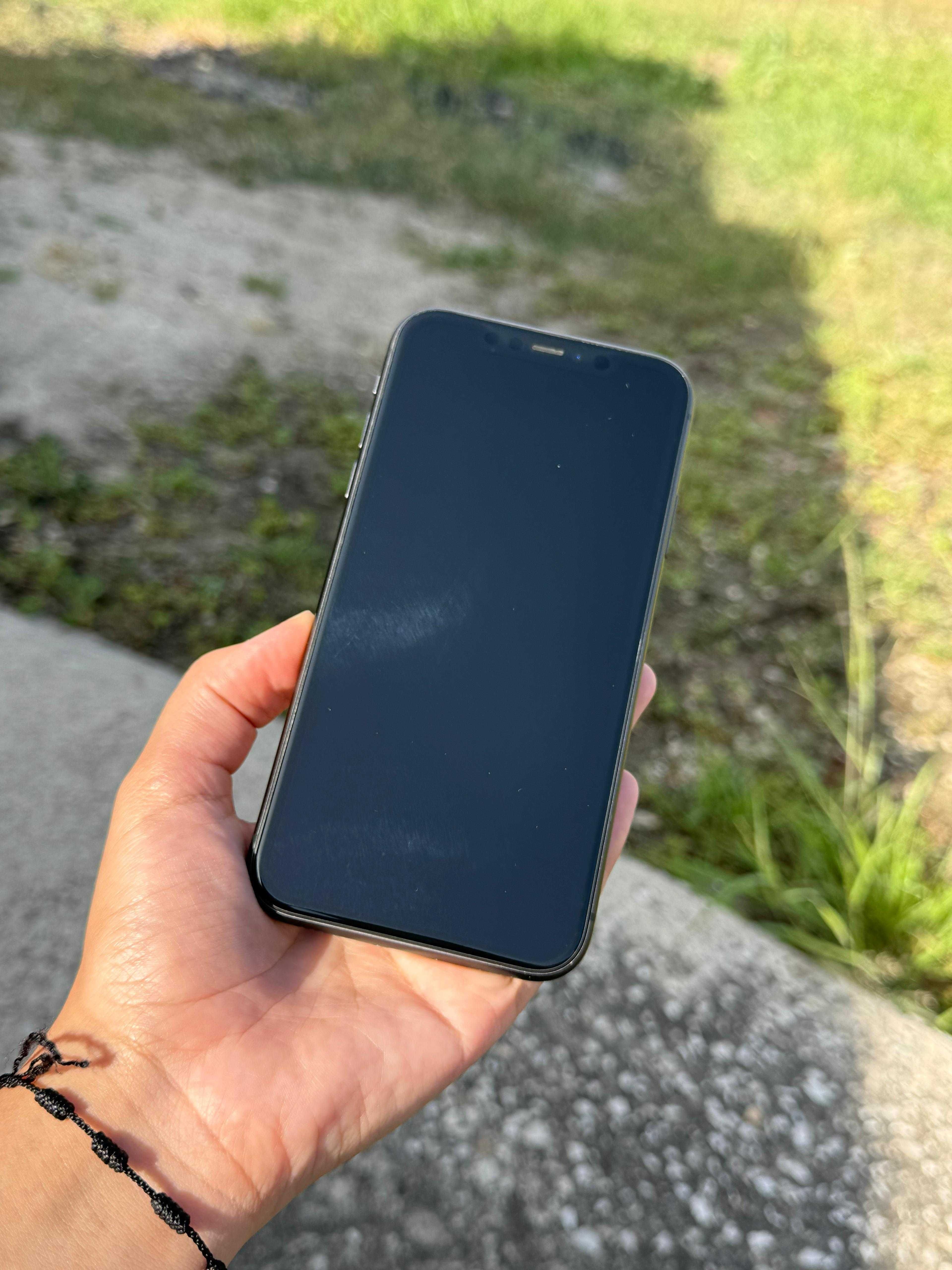 iPhone 11 preto 128GB com acessórios