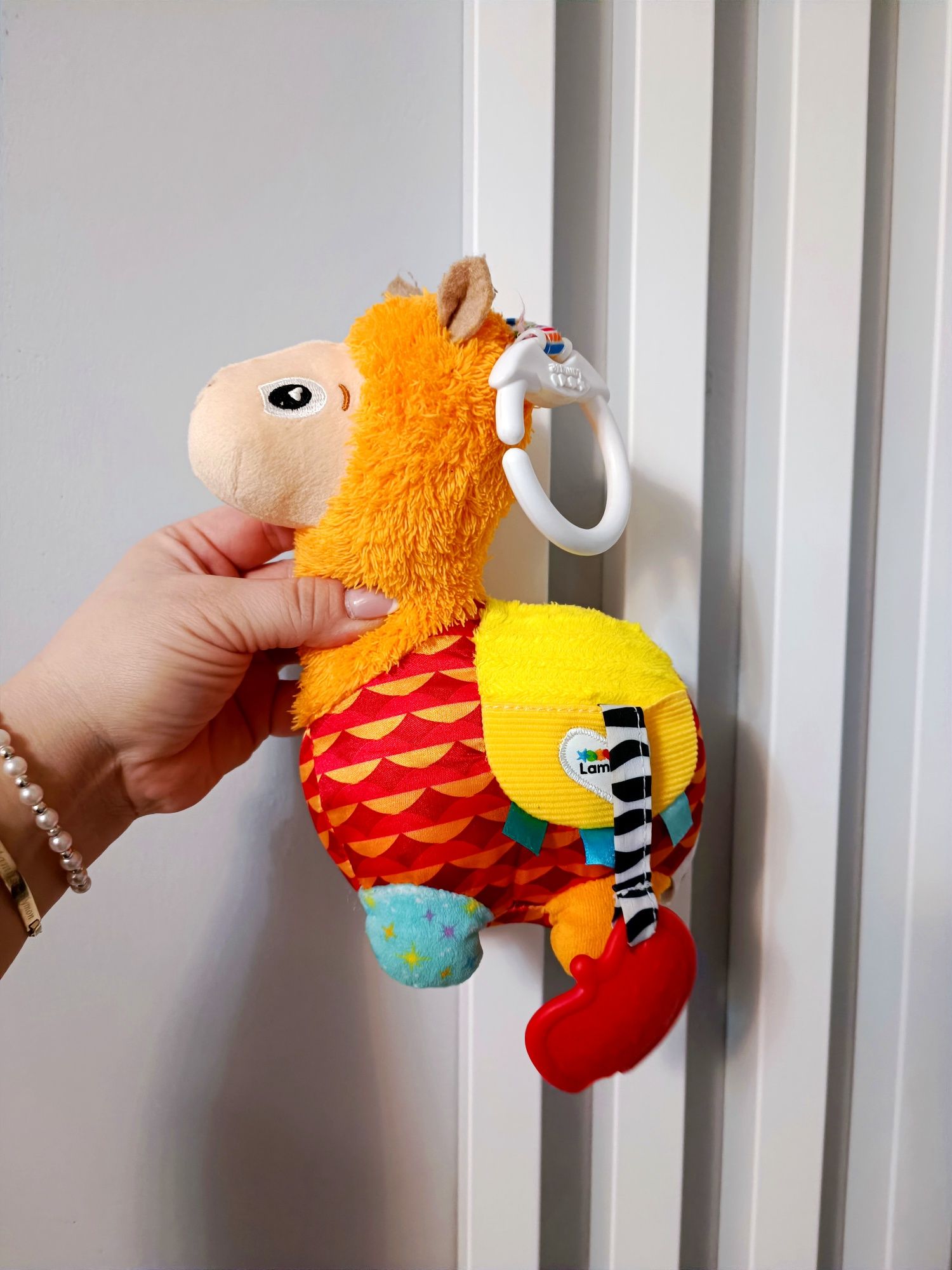 Lama Lena, Tomy lamaze , zawieszki do wózka z gryzakiem i dzwoneczkiem