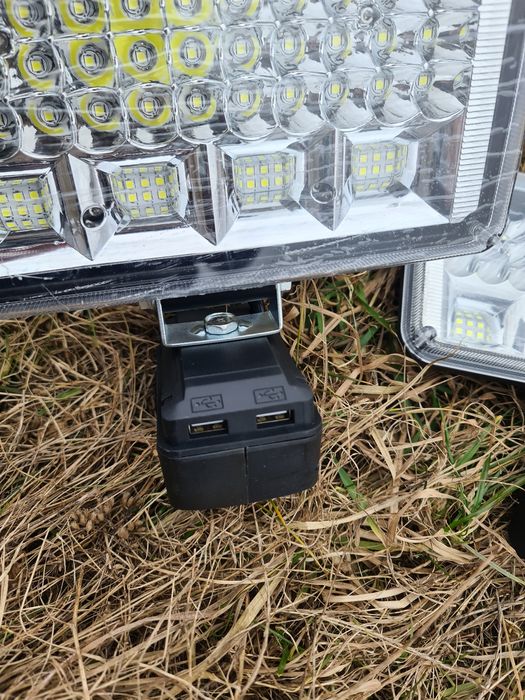 Прожектор Milwaukee та Dewalt Лампа Фонарь  Адаптер