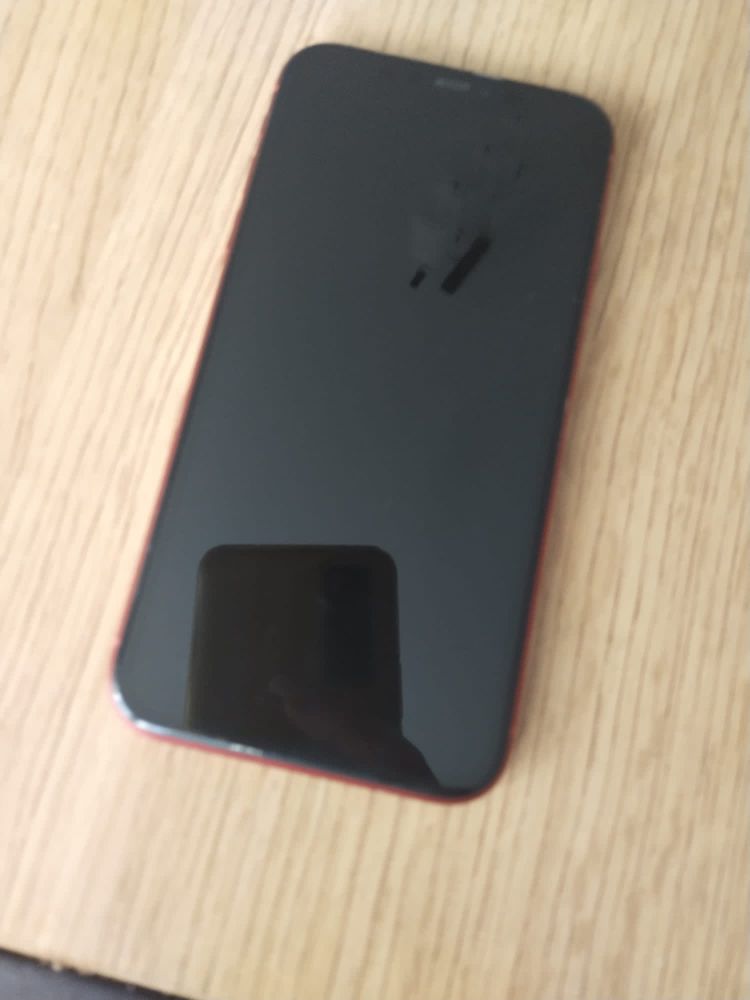 iPhone 11 64GB RED etui ładujace