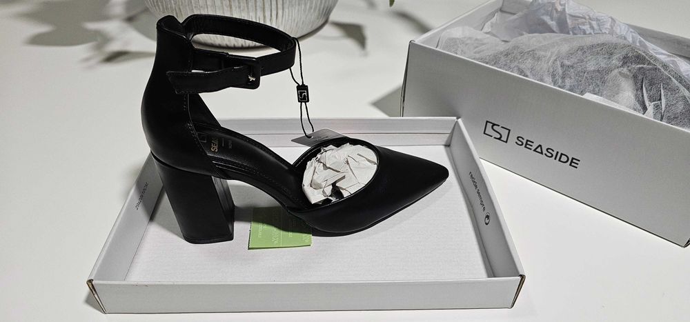 Entregue mãos na zona Santa Maria Feira