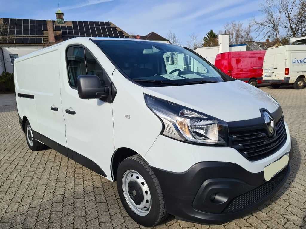 Бампер передній Renault Trafic III запчастини, разборка Рено Трафік 3