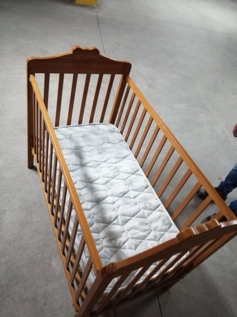 Cama bebé em ótimo estado