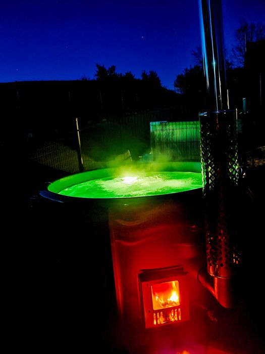 Domek na wynajem nad jeziorem z sauną i balią/jacuzzi; PET FRIENDLY
