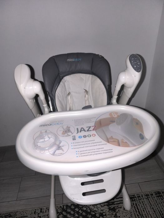 Стіл для годування-гойдалка 3 в 1 в дуже гарному стані.