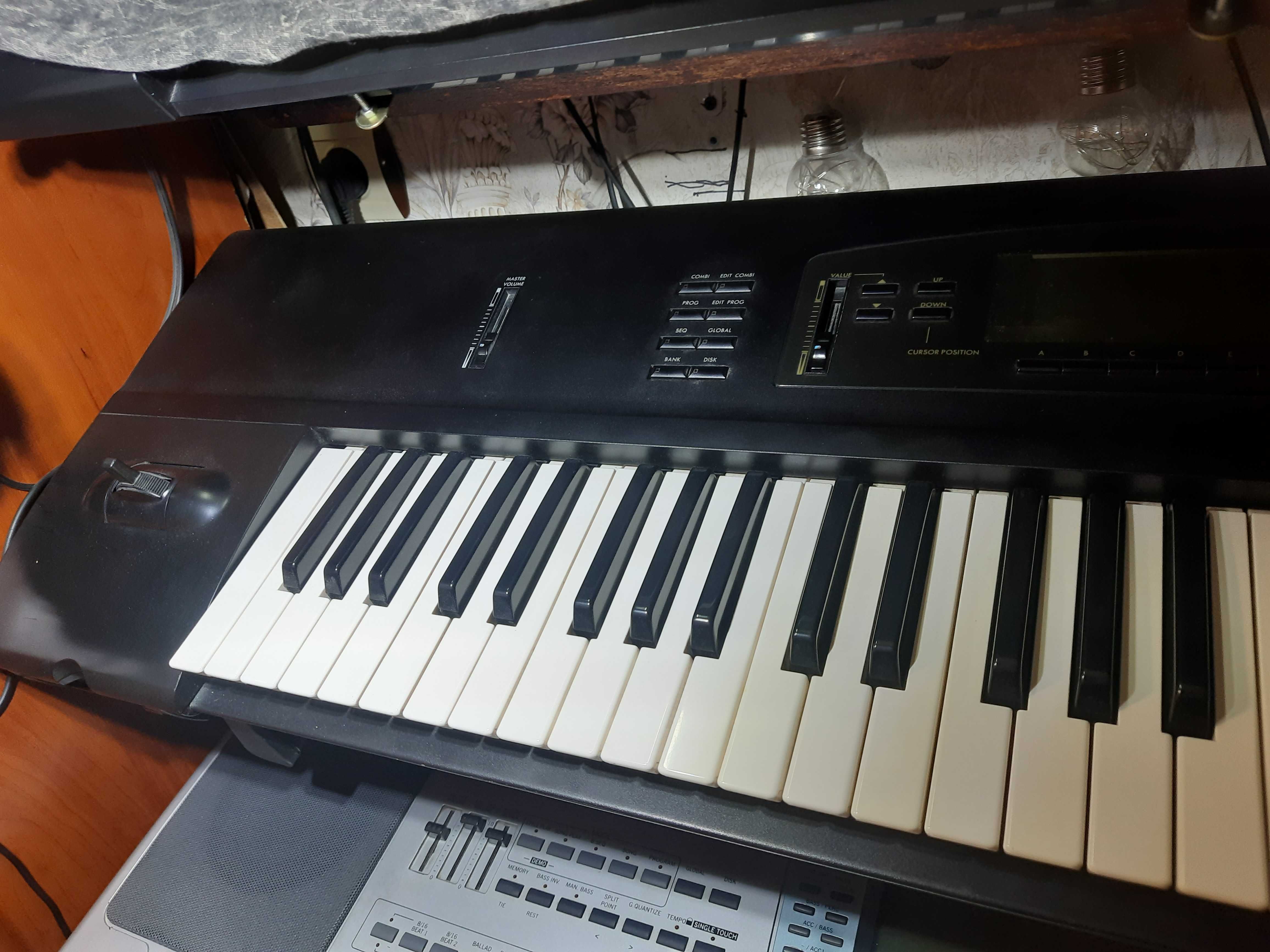 Korg 01/W pro  76 клавіш