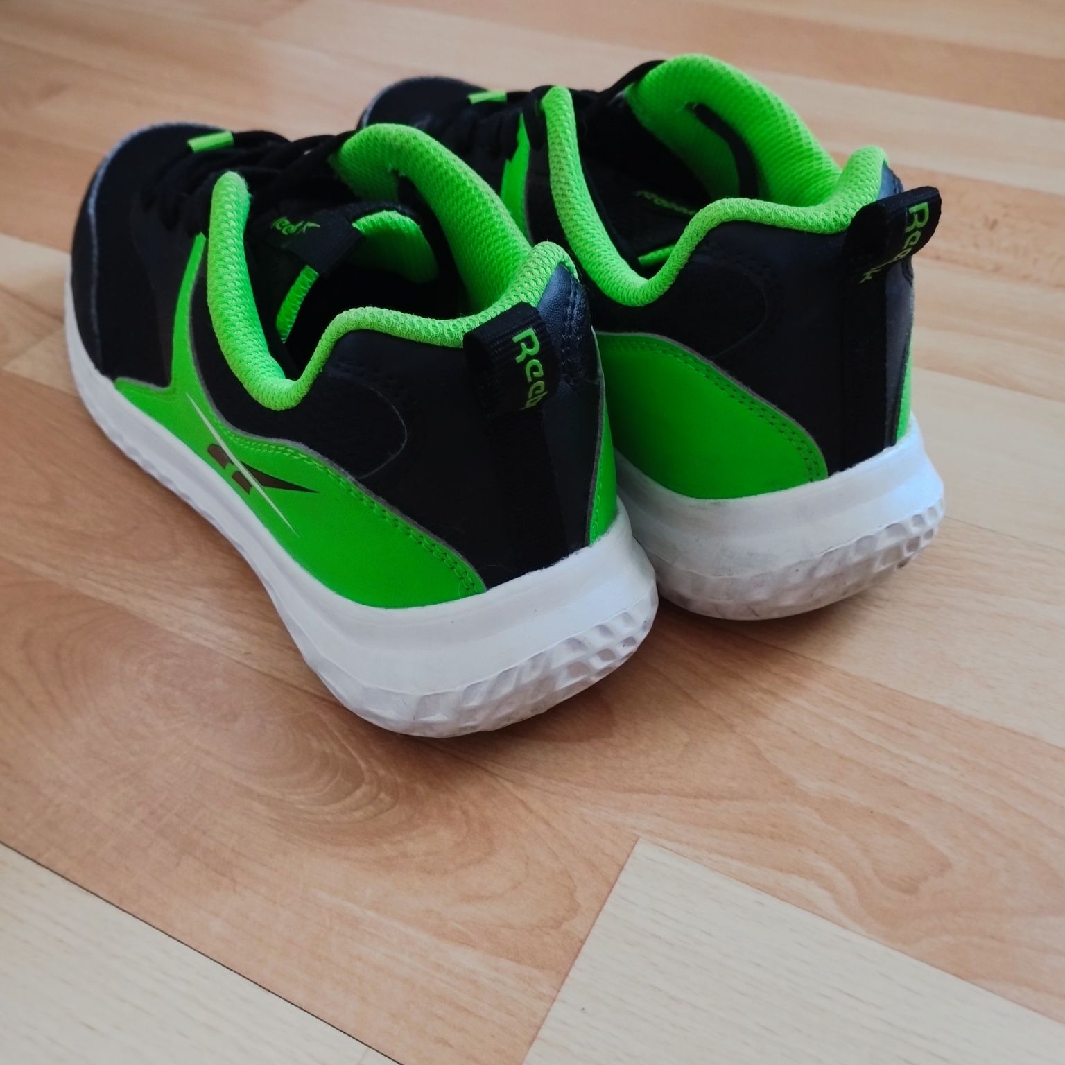 Buty młodzieżowe sportowe Reebok rozmiar 38