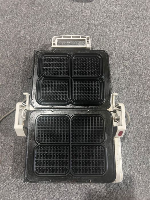 Електричний гриль або сендвічниця з Німеччини