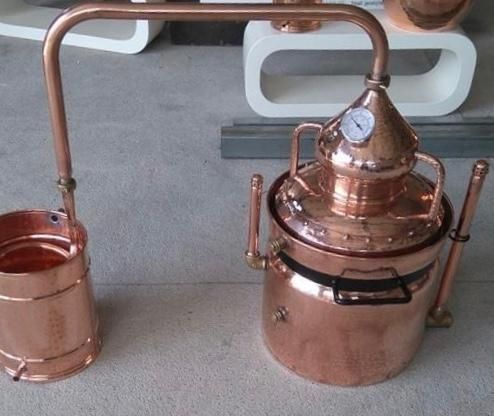 Alambique tradicional com termómetro