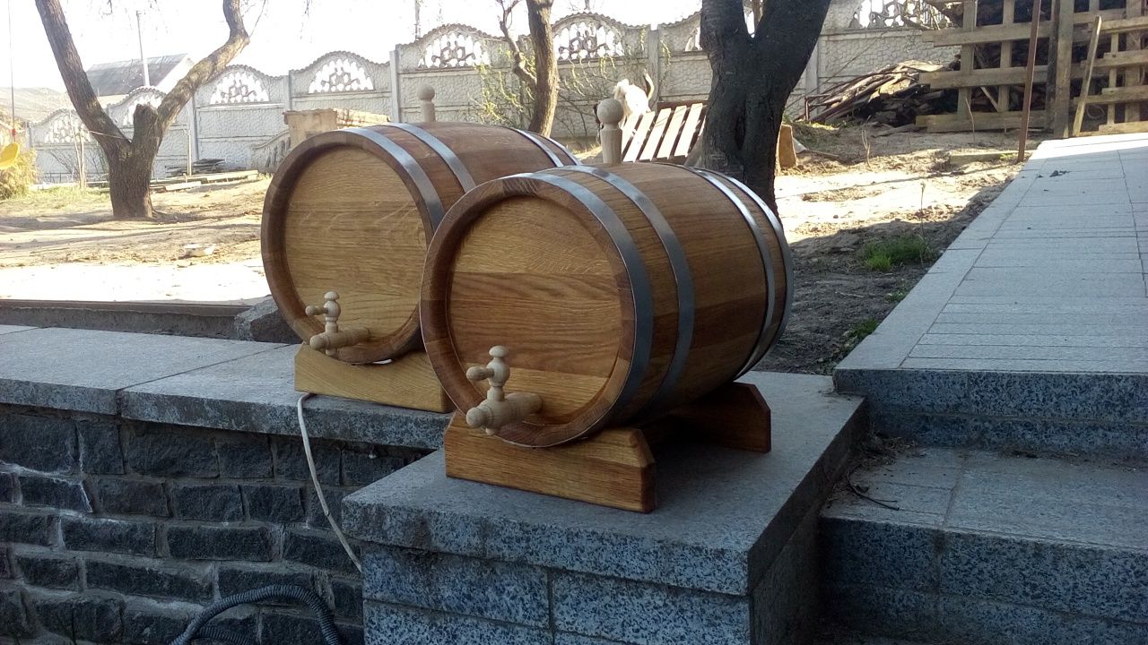 Бочки, бочонки, цебрики дубові для вина, бренді, солінь