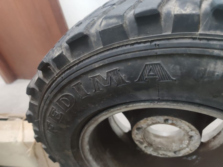 Pneus 4X4 215/75 R15 FEDIMA c/ jante montada