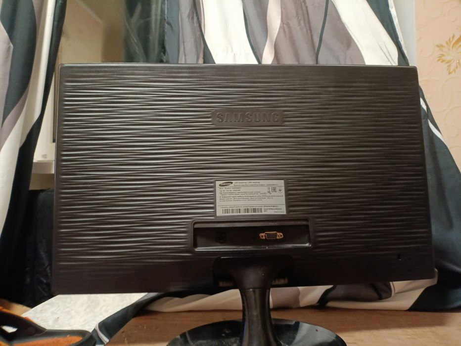 Монитор Samsung S22D300NY