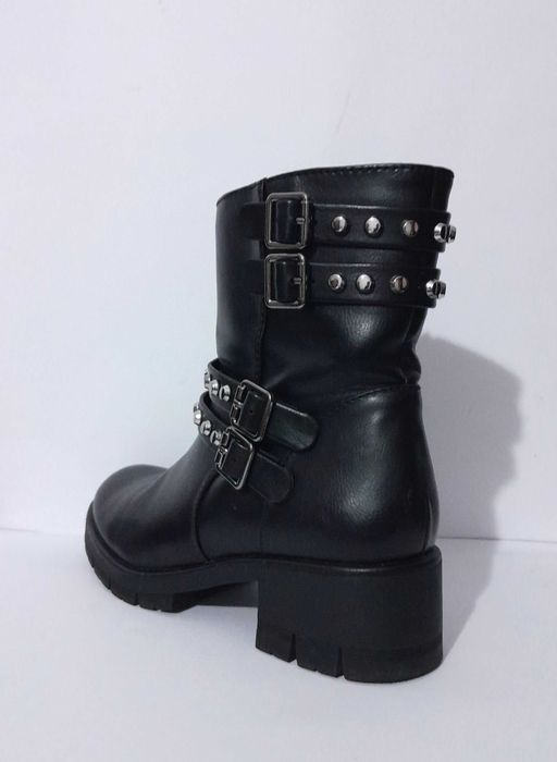 Botas / Botins biker pretas com tachas Graceland nº36