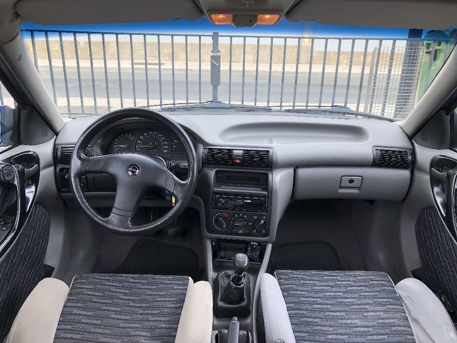 Opel Astra F GT 1.4 gasolina